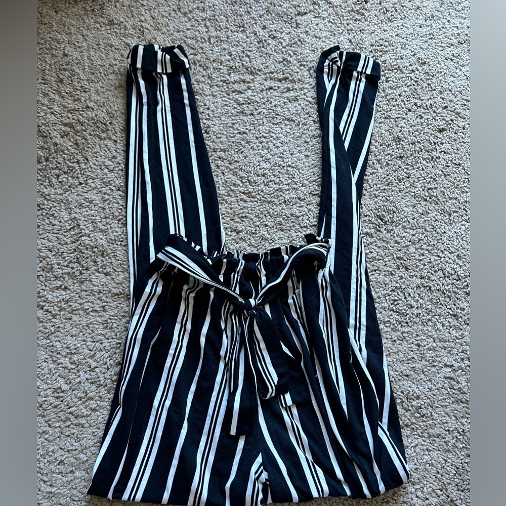 Black and white stretchy jogger pants